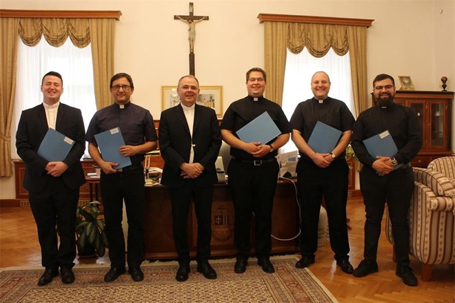 Biskup Bože Radoš podijelio dekrete svećenicima imenovanima na nove službe